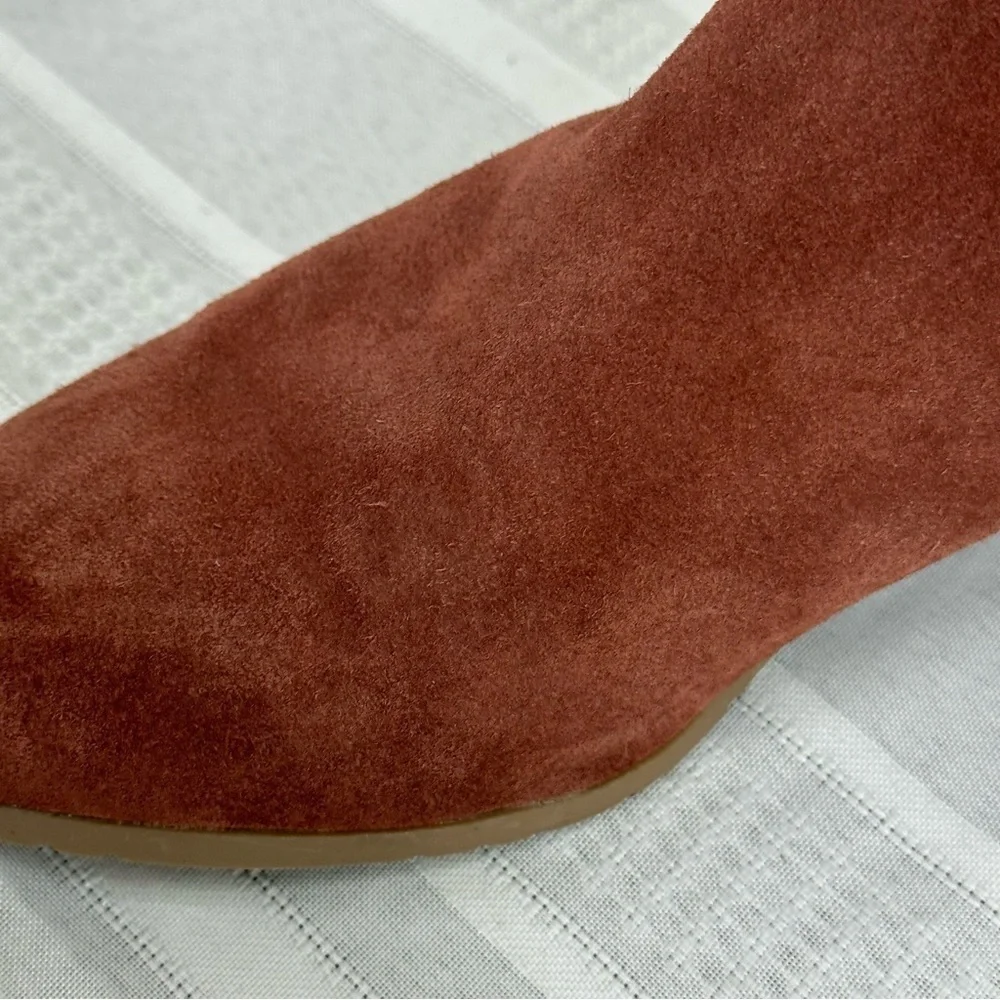 Reaction Kenneth Cole side 8.5 Side Skip Terracotta Red Suede Boots Booties